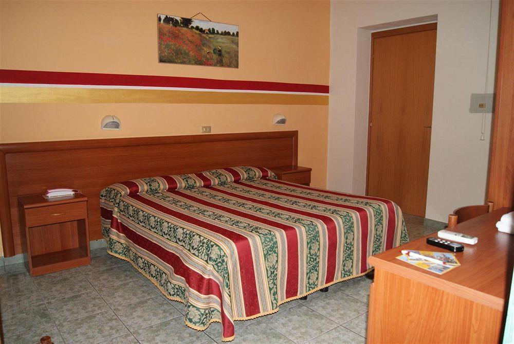 Hotel Dolly Viareggio Exterior foto