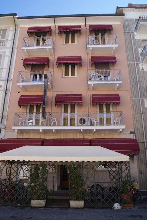 Hotel Dolly Viareggio Exterior foto